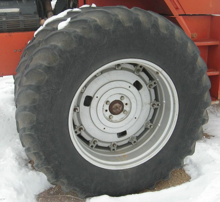 image for item 3897 1981 Massey-Ferguson 4880 4WD tractor