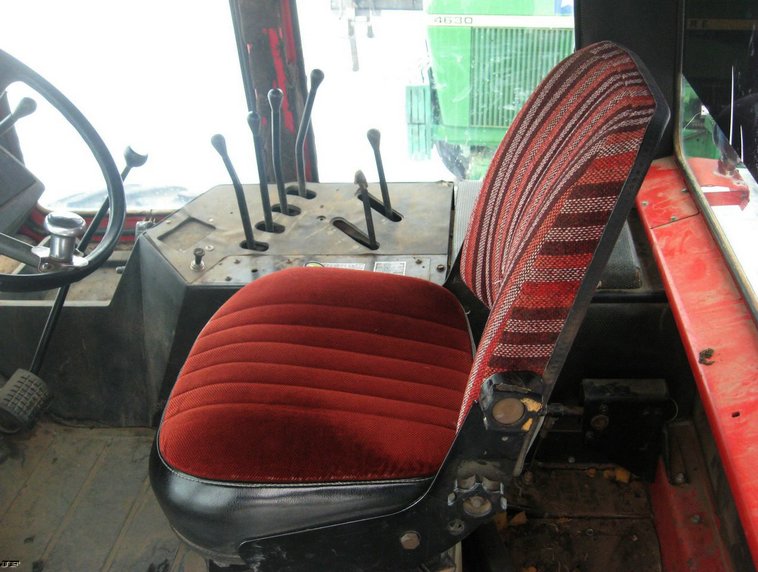 image for item 3897 1981 Massey-Ferguson 4880 4WD tractor