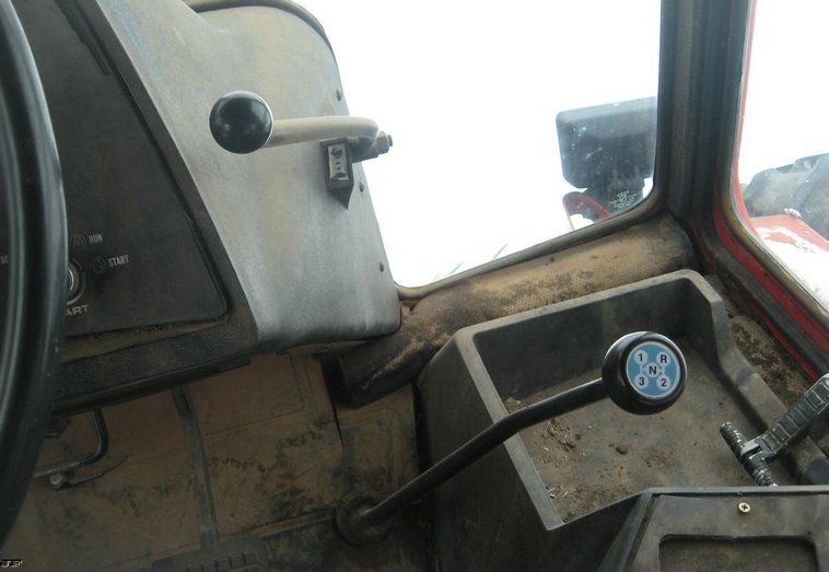 image for item 3897 1981 Massey-Ferguson 4880 4WD tractor