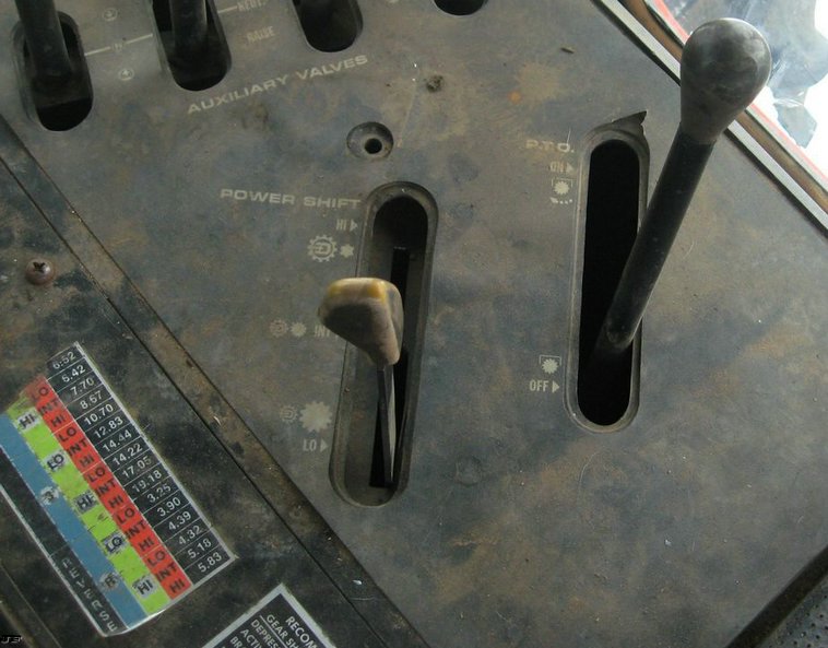 image for item 3897 1981 Massey-Ferguson 4880 4WD tractor