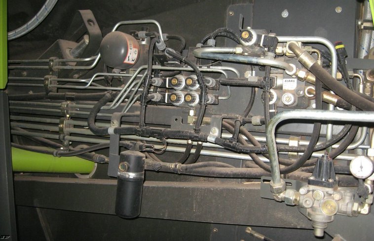 image for item 3898 2006 Claas Jaguar 900 Speedstar forage chopper