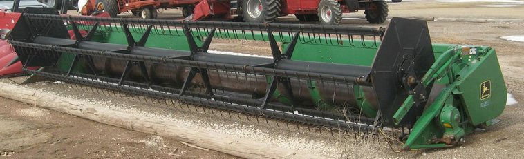 image for item 3899 1996 John Deere 925 rigid platform with finger reel