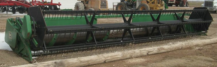 image for item 3899 1996 John Deere 925 rigid platform with finger reel