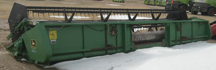 image for item 3899 1996 John Deere 925 rigid platform with finger reel