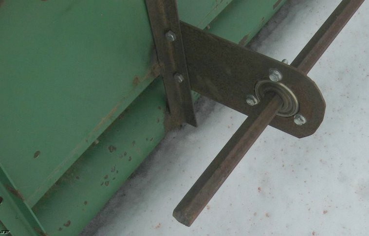 image for item 3899 1996 John Deere 925 rigid platform with finger reel