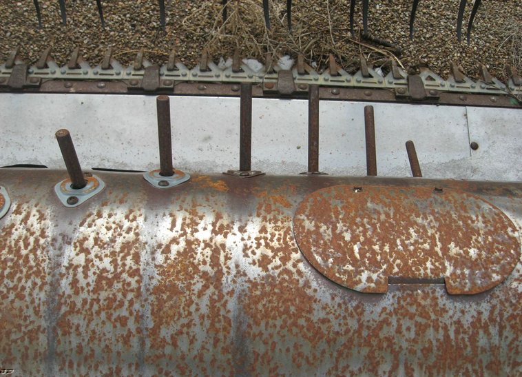 image for item 3899 1996 John Deere 925 rigid platform with finger reel