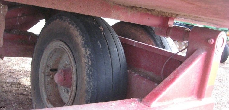 image for item 3906 Supreme 700 feed mixer