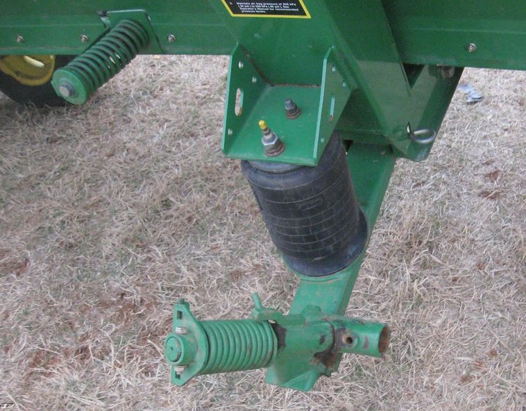 image for item 3909 2007 John Deere 936D draper platform