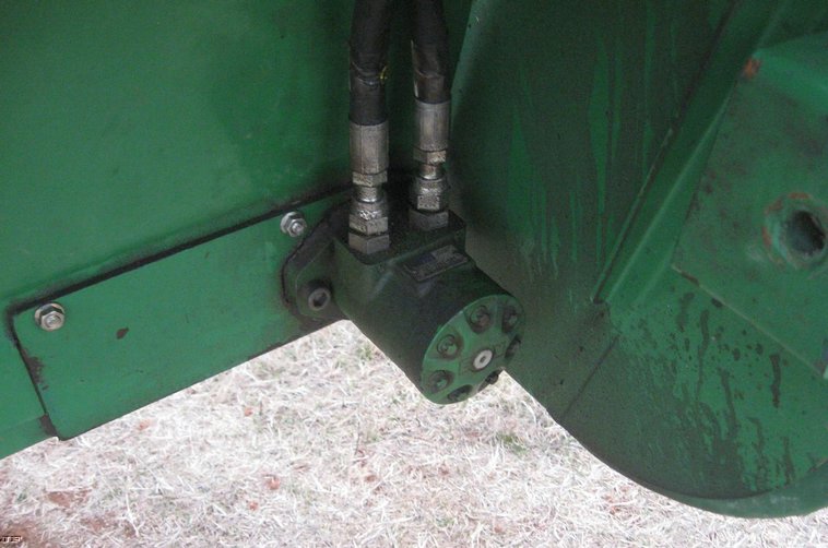 image for item 3909 2007 John Deere 936D draper platform