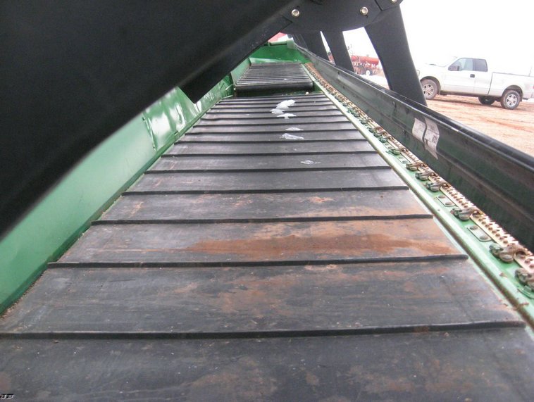 image for item 3909 2007 John Deere 936D draper platform