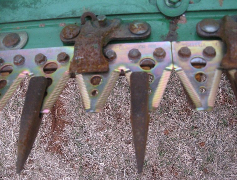 image for item 3909 2007 John Deere 936D draper platform