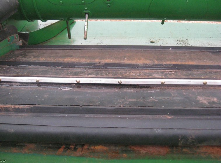 image for item 3909 2007 John Deere 936D draper platform