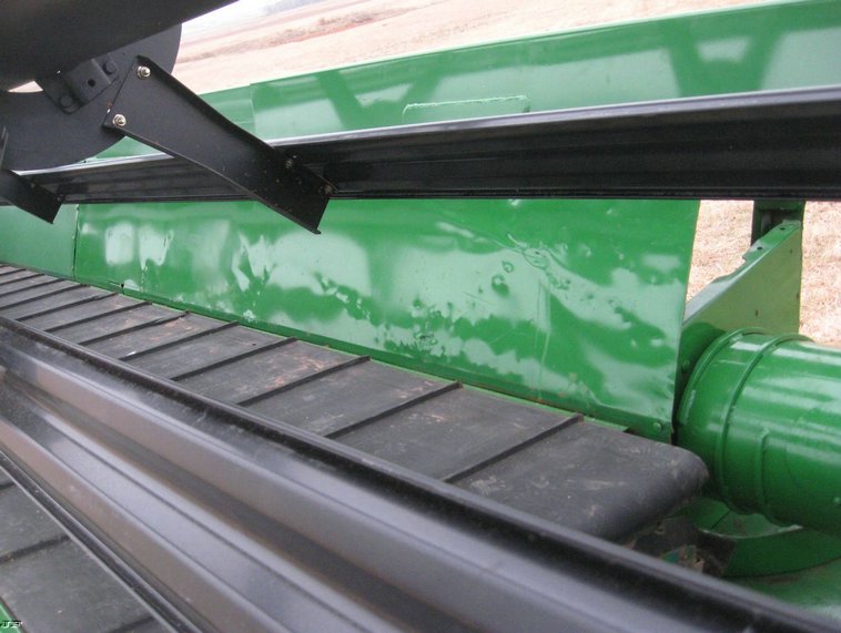 image for item 3909 2007 John Deere 936D draper platform