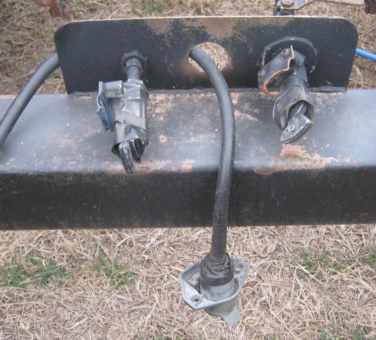 image for item 3910 2007 Shopbuilt combine trailer