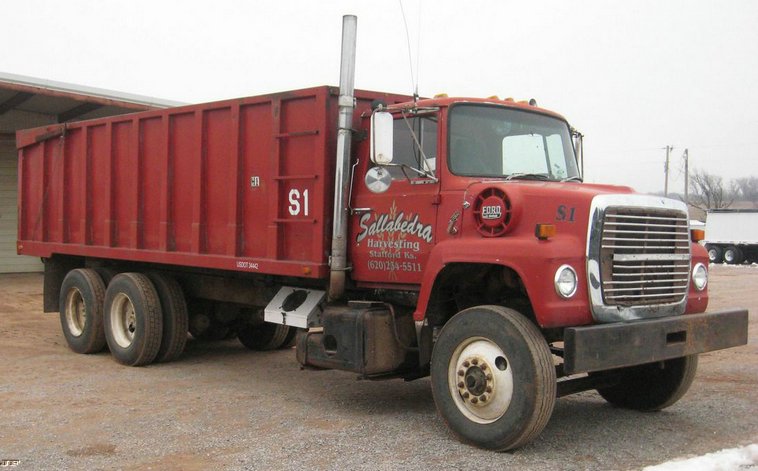 image for item 3911 1978 Ford LN9000 tandem axle truck with 22' combination bed