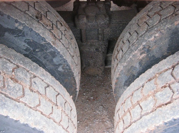 image for item 3911 1978 Ford LN9000 tandem axle truck with 22' combination bed