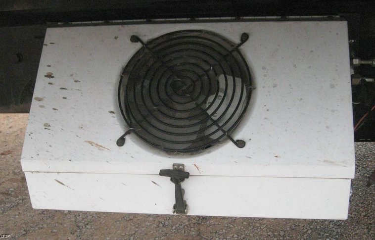 image for item 3911 1978 Ford LN9000 tandem axle truck with 22' combination bed