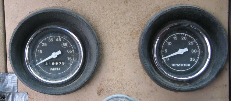 image for item 3911 1978 Ford LN9000 tandem axle truck with 22' combination bed