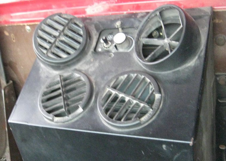 image for item 3911 1978 Ford LN9000 tandem axle truck with 22' combination bed