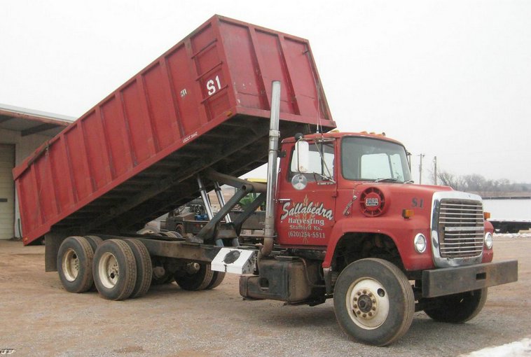 image for item 3911 1978 Ford LN9000 tandem axle truck with 22' combination bed