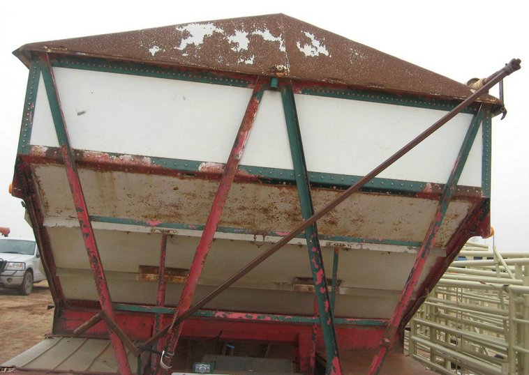 image for item 3912 1980 Doonan 21' pup grain trailer