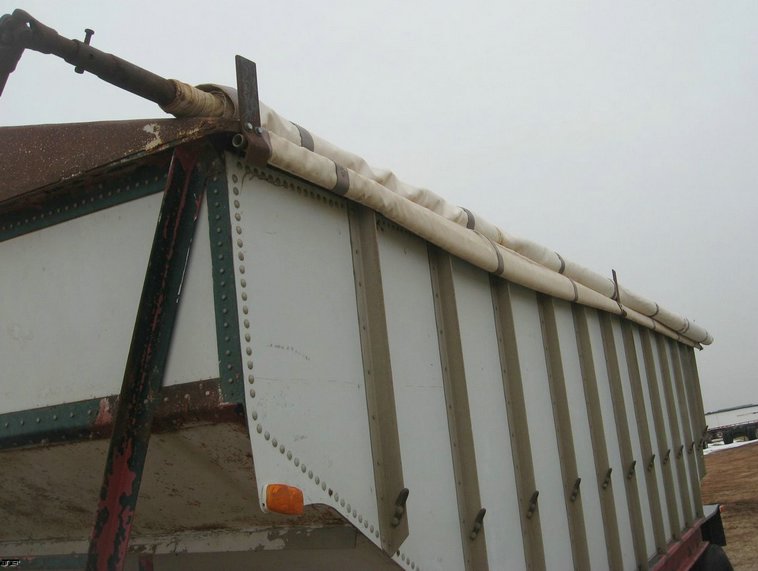 image for item 3912 1980 Doonan 21' pup grain trailer