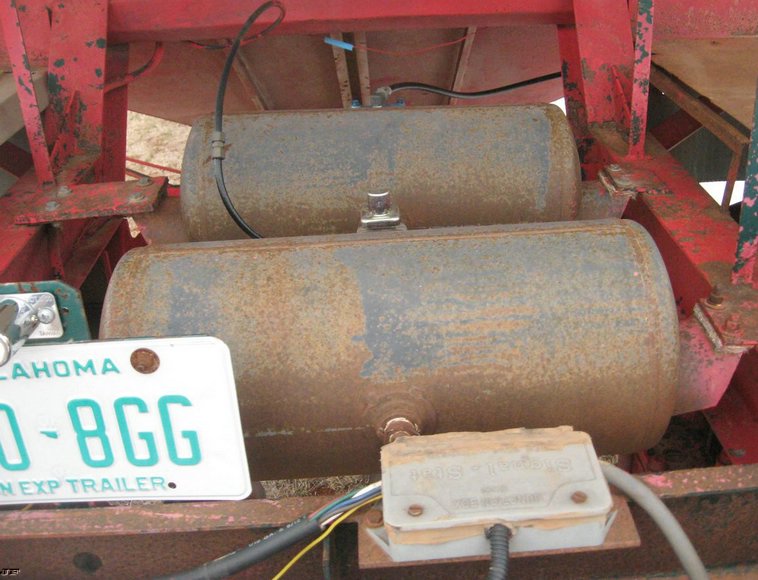 image for item 3912 1980 Doonan 21' pup grain trailer