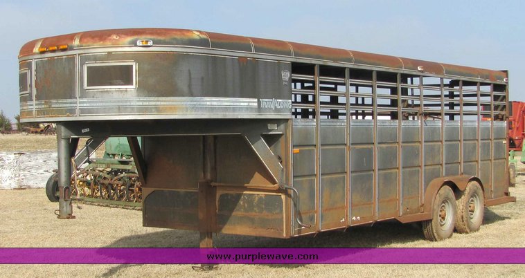 image for item 6708 1985 Travelong 20' enclosed trailer