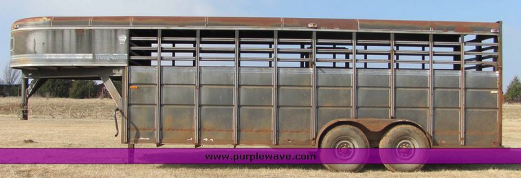 image for item 6708 1985 Travelong 20' enclosed trailer