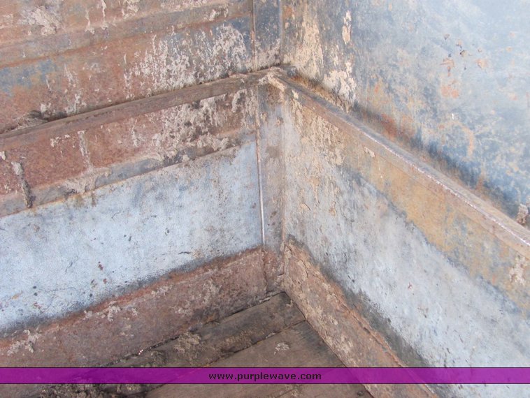 image for item 6708 1985 Travelong 20' enclosed trailer