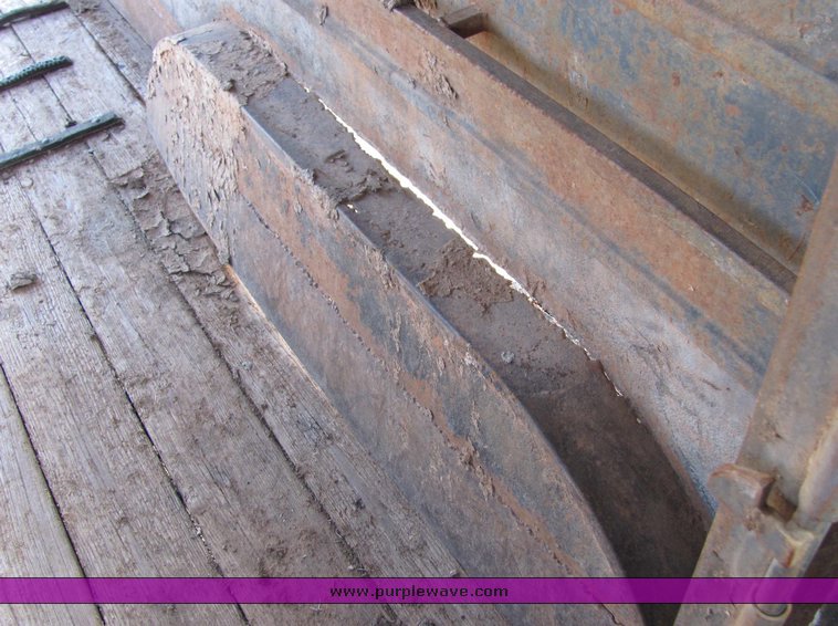 image for item 6708 1985 Travelong 20' enclosed trailer