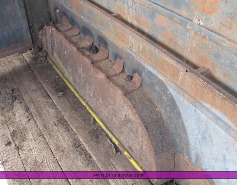 image for item 6708 1985 Travelong 20' enclosed trailer