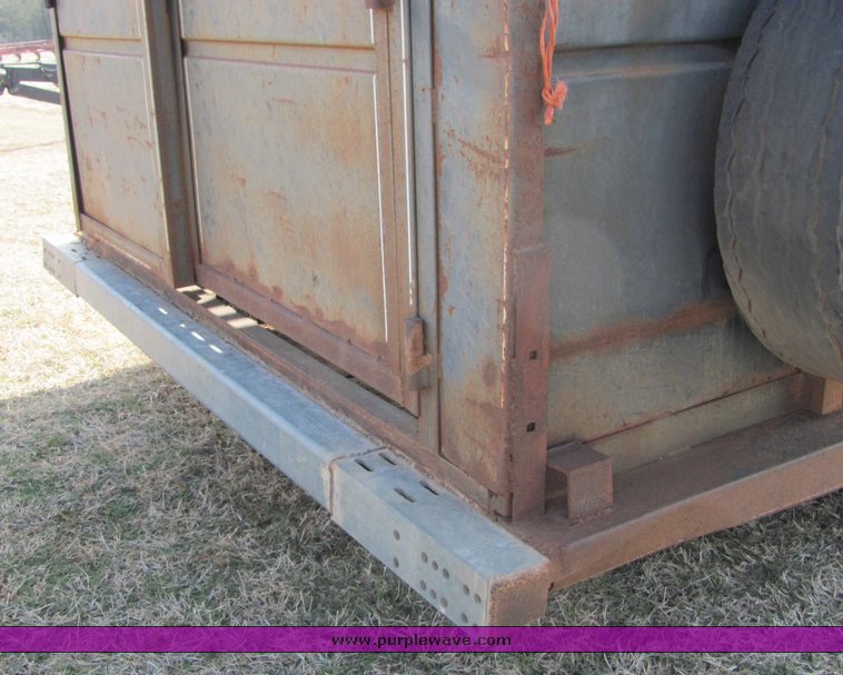 image for item 6708 1985 Travelong 20' enclosed trailer