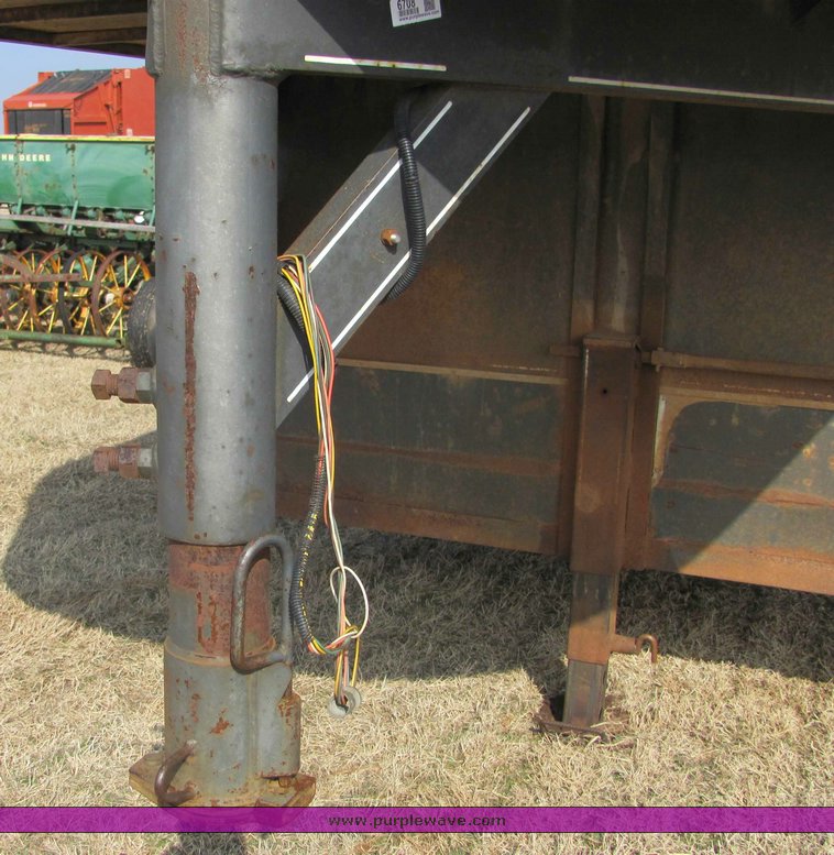 image for item 6708 1985 Travelong 20' enclosed trailer