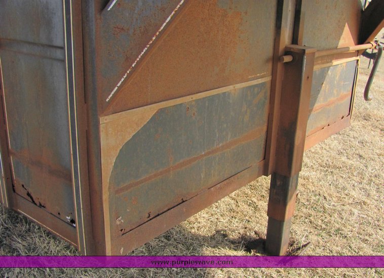 image for item 6708 1985 Travelong 20' enclosed trailer