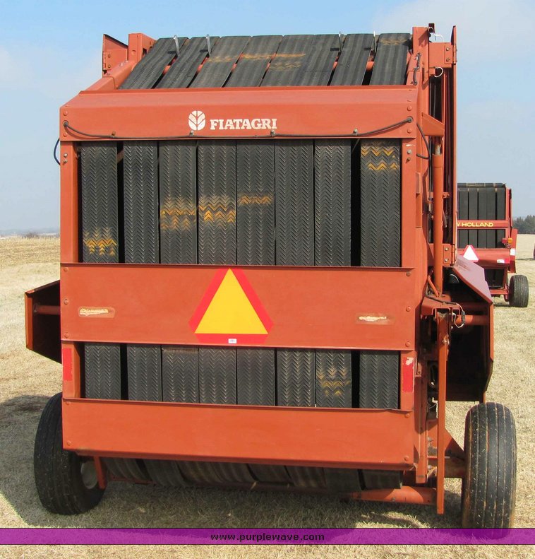 image for item 6710 Hesston 560 round baler