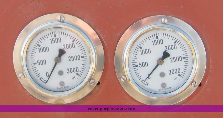 image for item 6710 Hesston 560 round baler