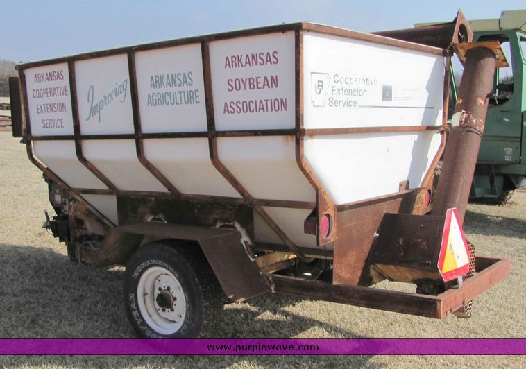 image for item 6711 Pull type seed tender/feed wagon