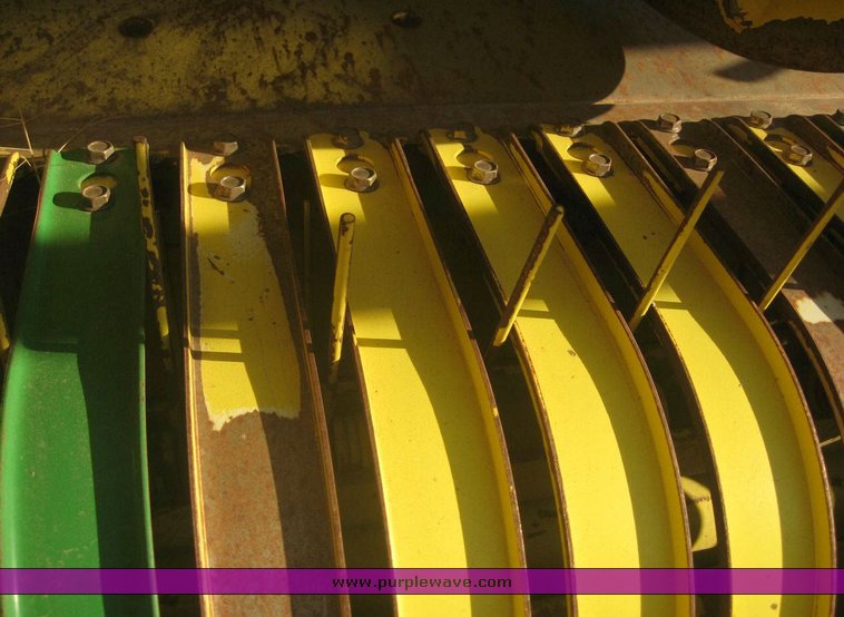 image for item 8997 2003 John Deere 640A forage pickup head