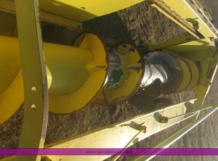 image for item 8997 2003 John Deere 640A forage pickup head