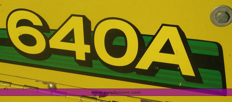 image for item 8997 2003 John Deere 640A forage pickup head