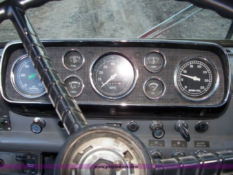 image for item 1201 1984 Ford C8000 fire truck