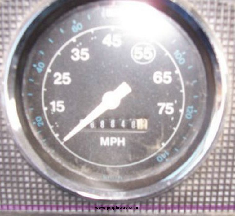 image for item 1201 1984 Ford C8000 fire truck