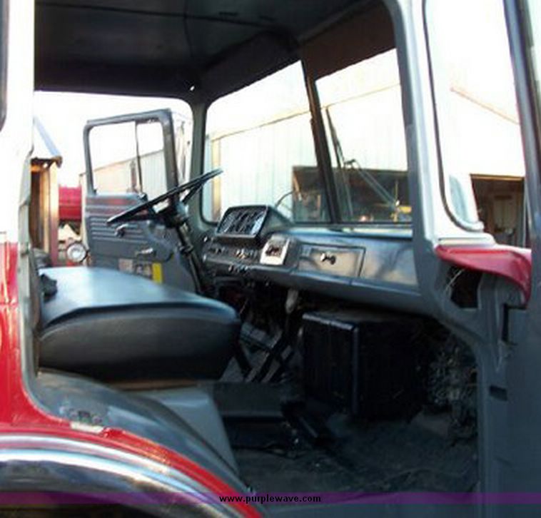 image for item 1201 1984 Ford C8000 fire truck