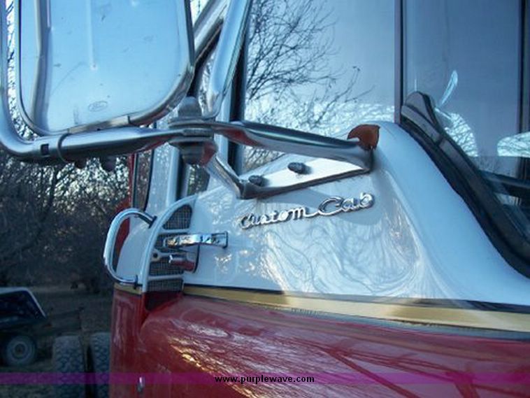 image for item 1201 1984 Ford C8000 fire truck