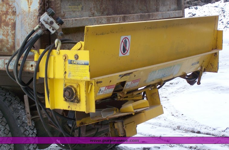 image for item 2000 1975 Ford F-700 truck