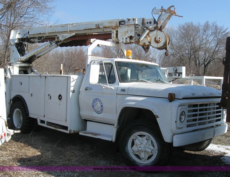 image for item 2061 1978 Ford F-700 pole digger truck