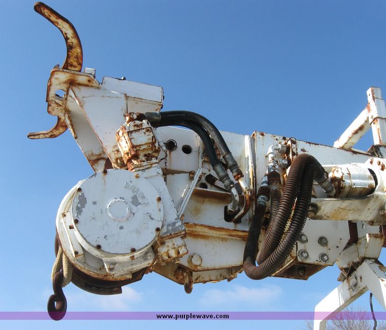 image for item 2061 1978 Ford F-700 pole digger truck