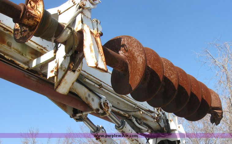 image for item 2061 1978 Ford F-700 pole digger truck