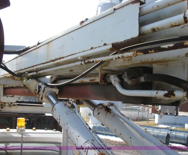 image for item 2061 1978 Ford F-700 pole digger truck